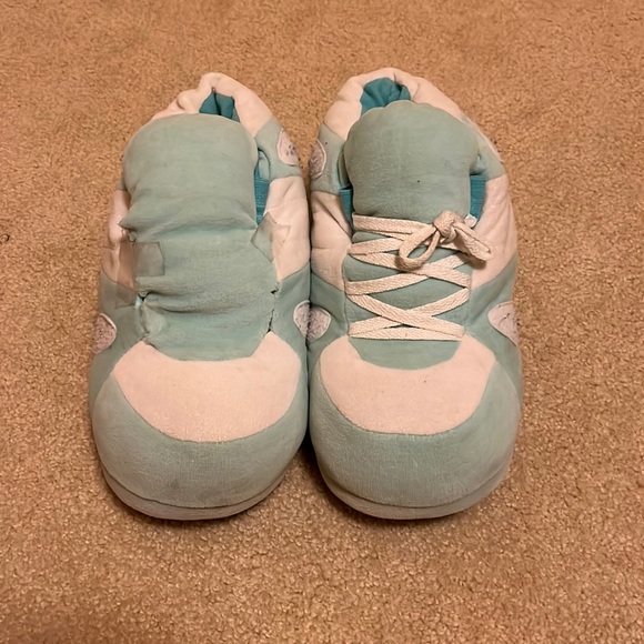 happy feet Shoes 3 For 7 Happy Feet Slippers Poshmark